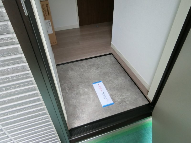 玄関　玄関から室内へ