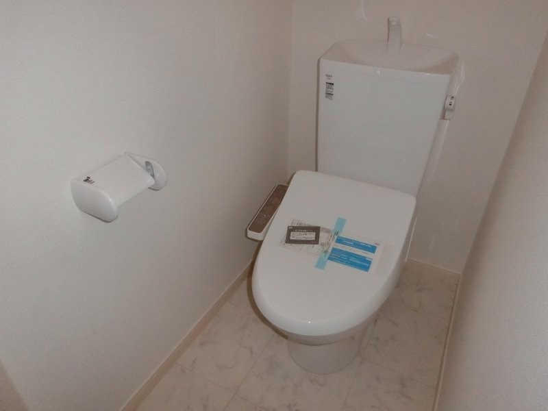 トイレ　トイレには快適な温水洗浄便座付
