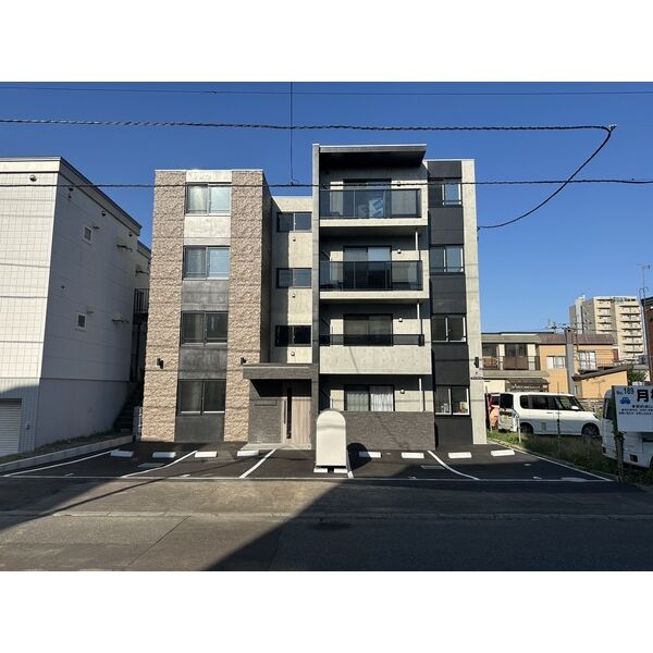 建物外観　★駅近・築浅のペット可2LDK！★敷地内P・エアコン付き♪★