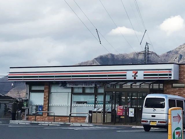 コンビニ　セブンイレブン（コンビニ）まで450m