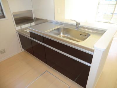 キッチン　コンロ設置型カウンターキッチン※床下収納付き