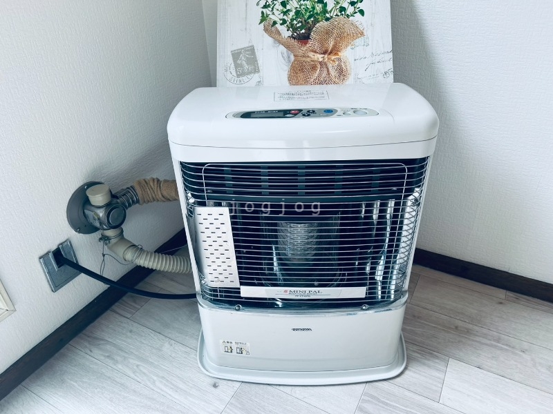 その他設備　冬はあったか灯油ストーブです。