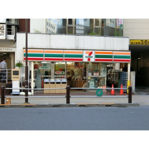 コンビニ　セブンイレブン聖蹟桜ヶ丘駅前店（コンビニ）まで929m