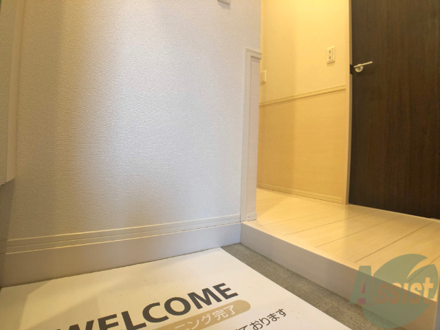 玄関　玄関の様子です。明るい印象ですね。気分もあがりそう。