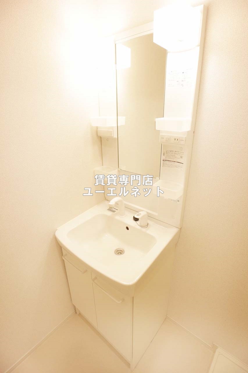 洗面設備　清潔感ある独立洗面台で毎日気持ちよく♪