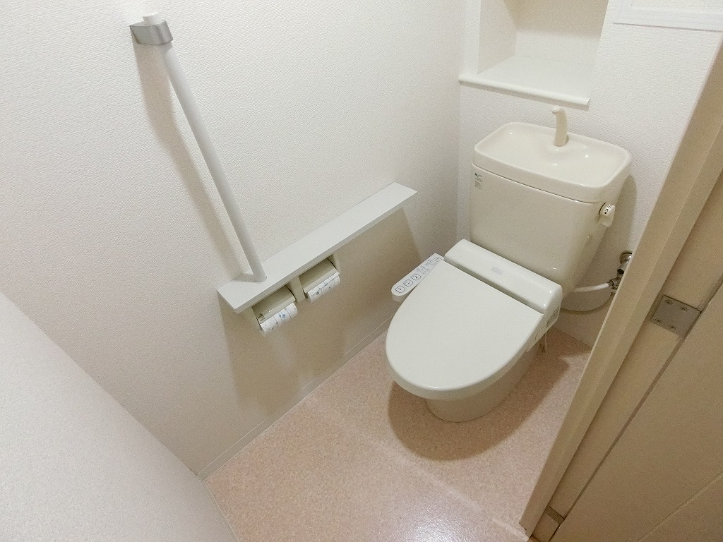 トイレ　嬉しいウォシュレット完備