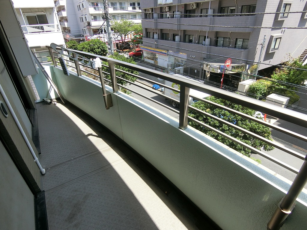 バルコニー　東向き陽当り良好