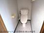 トイレ　落ち着いた色調のトイレです