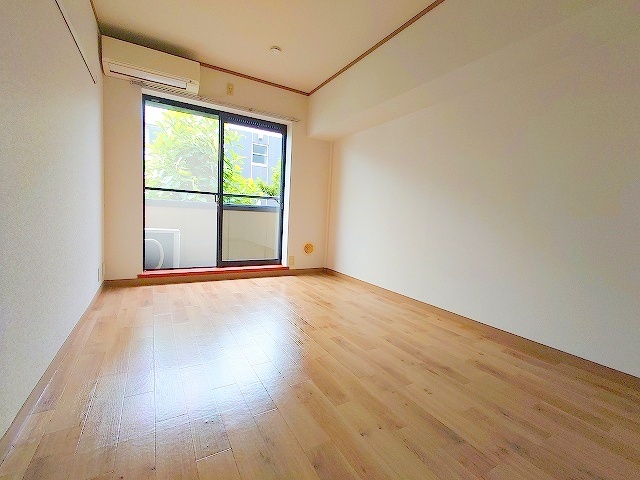 居室・リビング　★キレイなフローリング調のお部屋です★