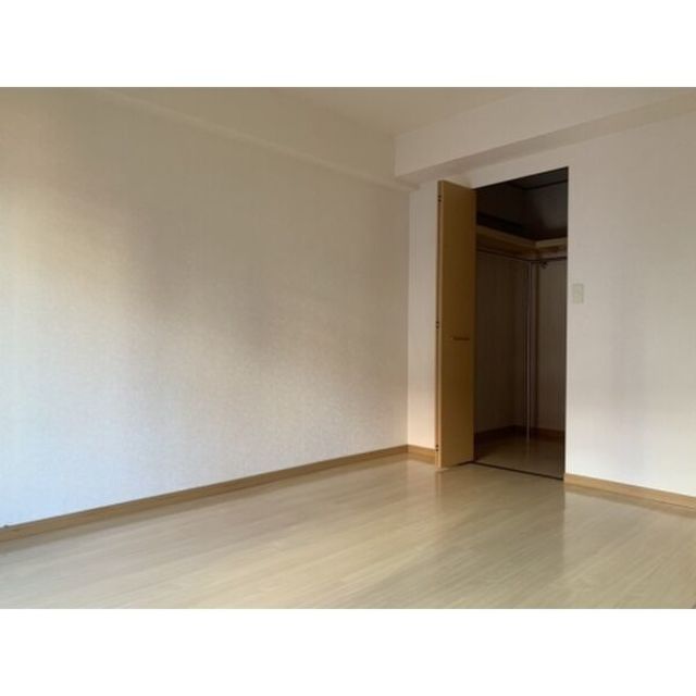 その他　【その他内観】別部屋の写真です。現況優先となります。