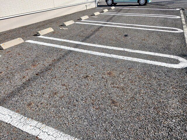 駐車場　駐車場があるので、車を買う予定の方も安心です