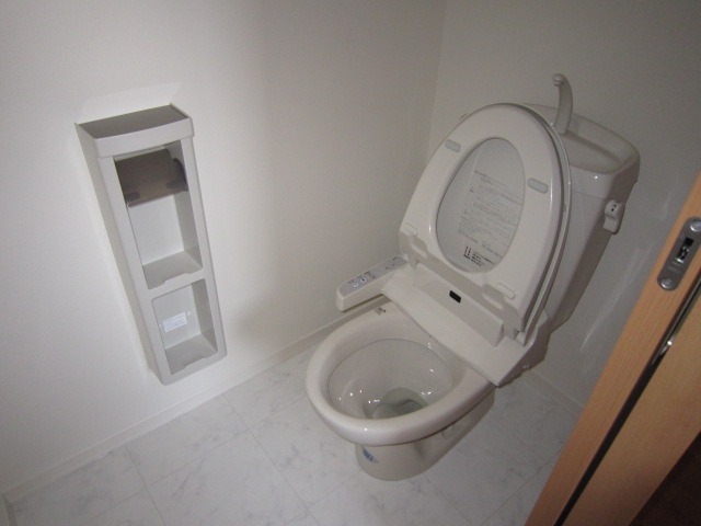 ＪＲ山陽本線 新倉敷駅 徒歩20分 2階建 築16年のトイレ写真