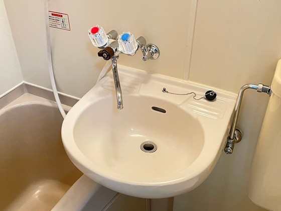 洗面設備　※別号室の写真です