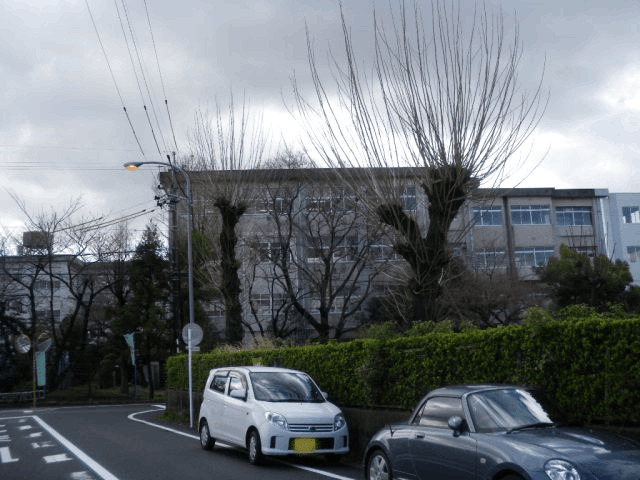 中学校　豊田市立上郷中学校（中学校）まで690m