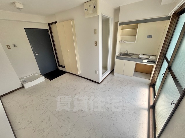 大阪モノレール彩都線 公園東口駅 徒歩13分 3階建 築34年の居間写真