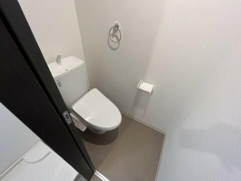 埼玉高速鉄道 戸塚安行駅 徒歩15分 3階建 築3年のトイレ写真