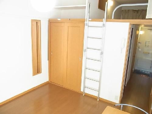 レオパレスK Iの居間写真