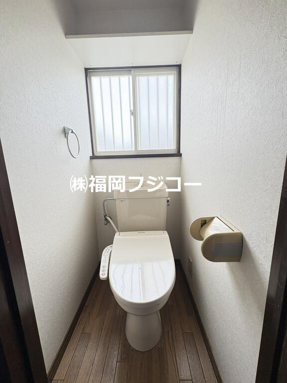 西鉄天神大牟田線 春日原駅 徒歩10分 2階建 築31年のトイレ写真