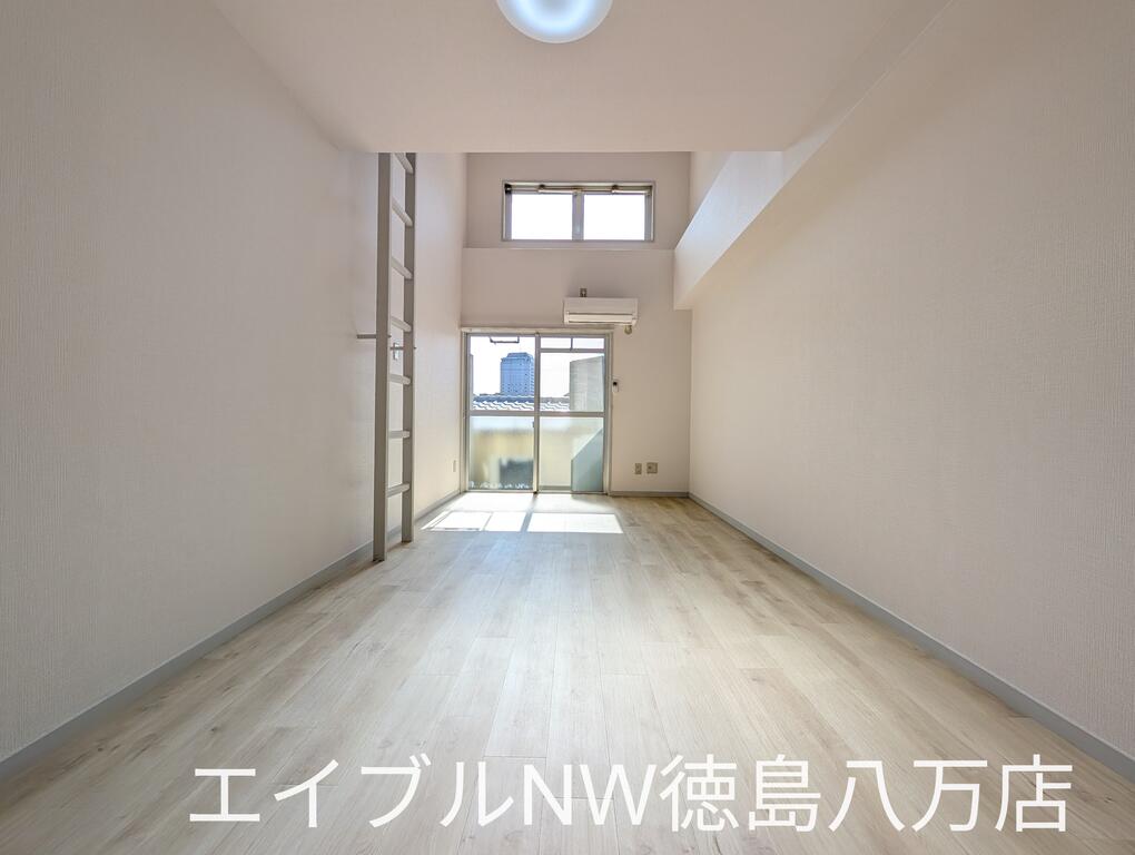 ＪＲ徳島線 徳島駅 徒歩10分 3階建 築36年の居間写真