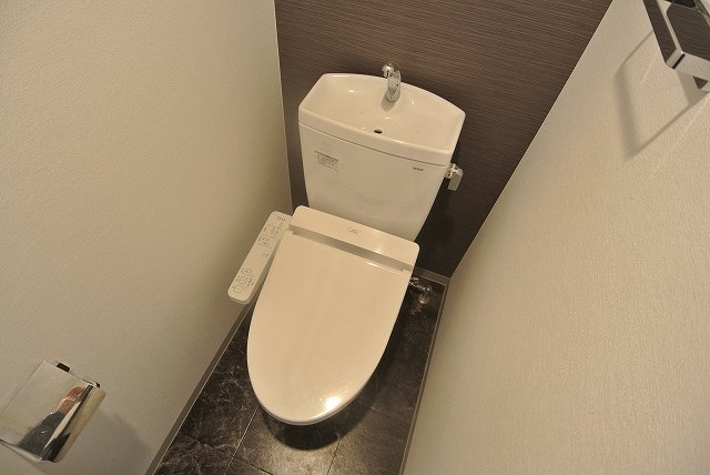 ＪＲ大阪環状線 野田駅 徒歩7分 9階建 築10年のトイレ写真