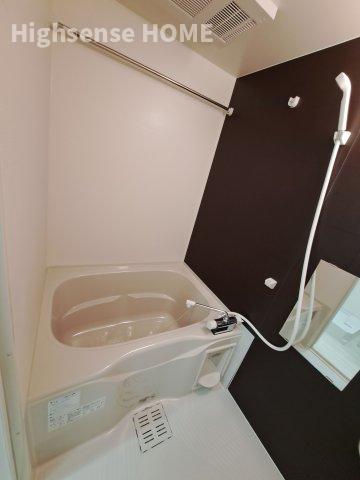 バス・シャワールーム　コンパクトで使いやすいお風呂です