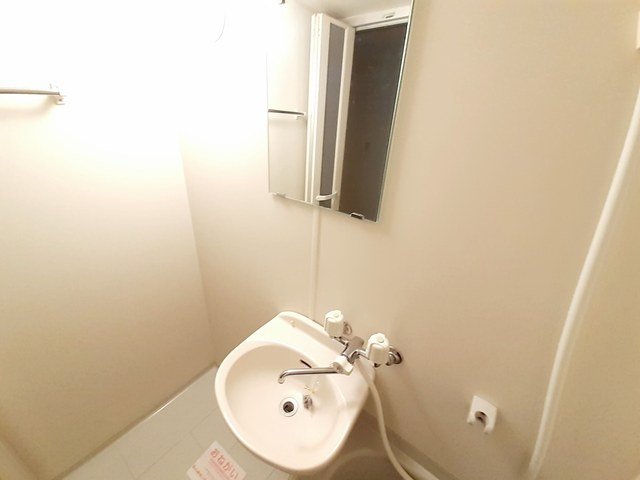 洗面設備　ゆったりとスペースのある洗面所