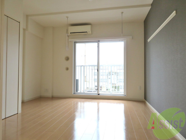 居室・リビング　陽の光が差し込む明るいお部屋は気持がいいですね。