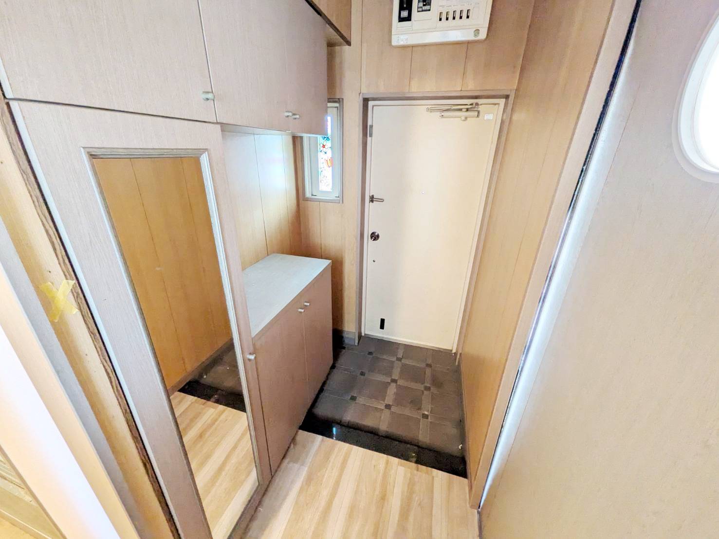 玄関　※別号室写真の為、現況優先