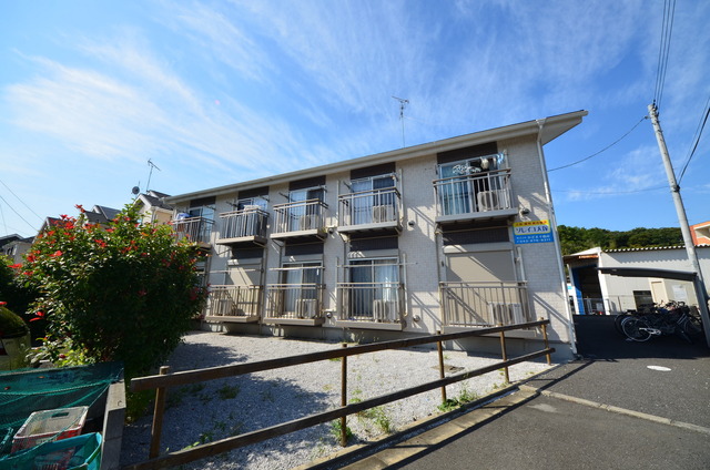 建物外観　★程よい緑に囲まれた、居心地の良い物件です★