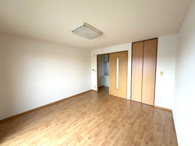 メゾン西宇部の居間写真