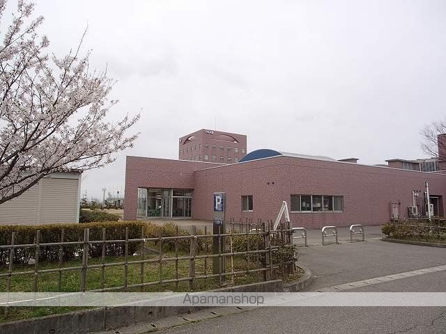 大学・短大　新潟国際情報大学（大学・短大）まで800m