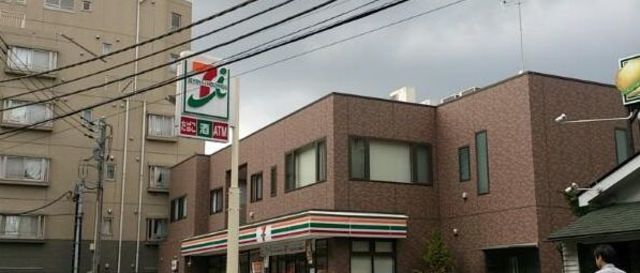 コンビニ　セブンイレブン渋谷上原3丁目店（コンビニ）まで575m