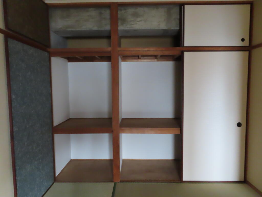 収納　押入