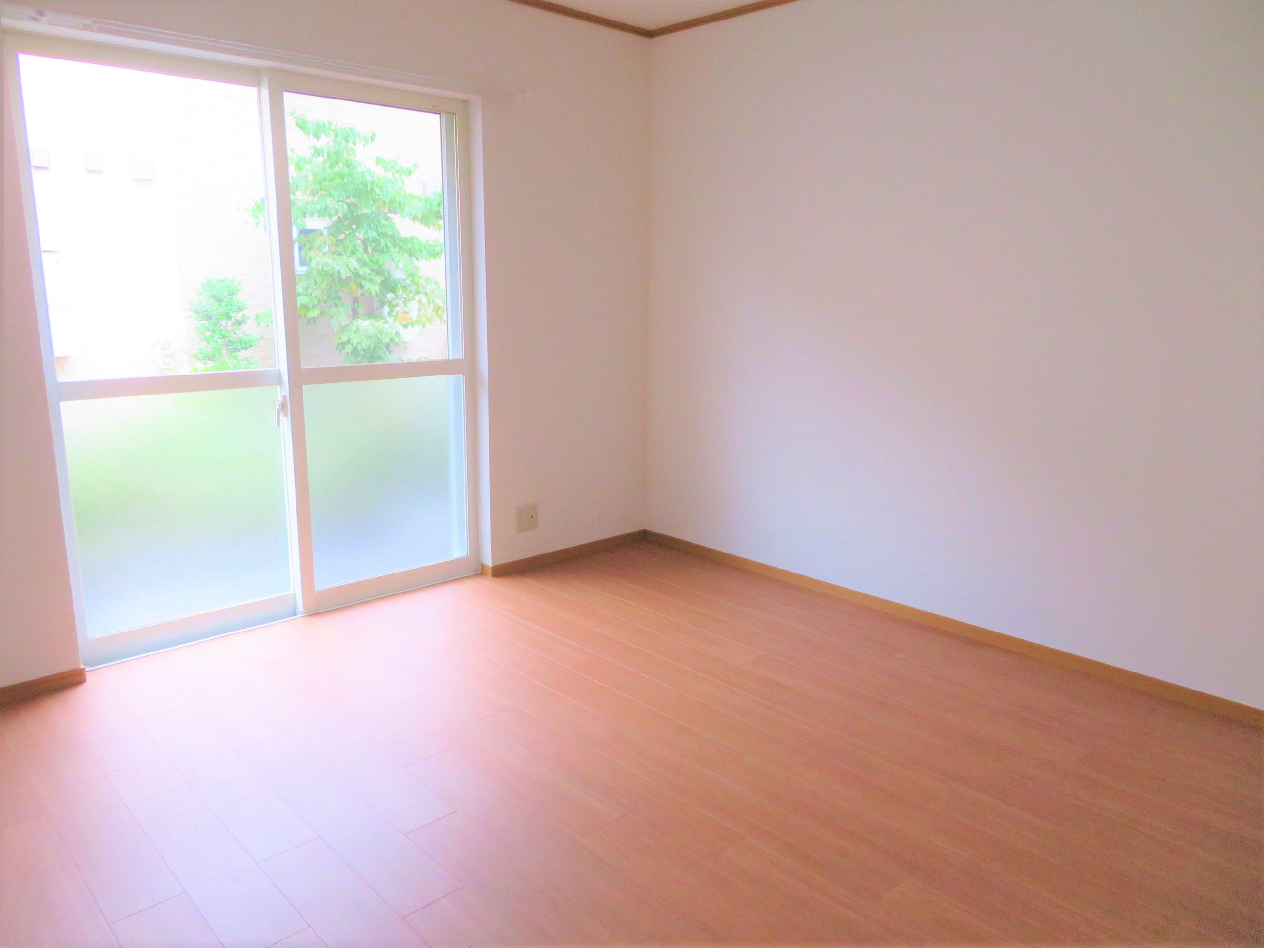 居室・リビング　11帖のリビングです！南向きで日当たり良好！