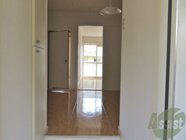 玄関　玄関から見た景色はこちらです。イメージできますか。