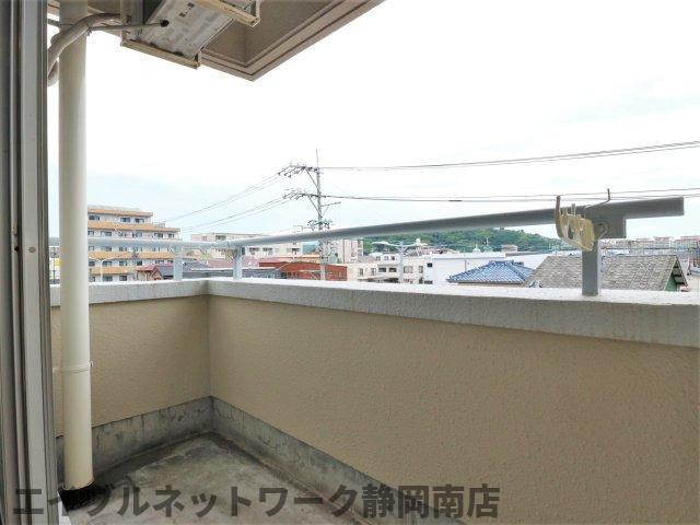 【静岡市駿河区大坪町のマンションのバルコニー】