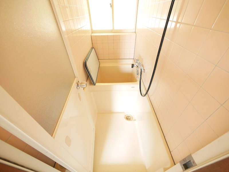 バス・シャワールーム　シャワー