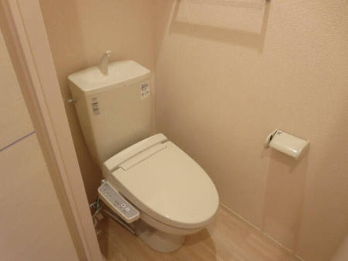 トイレ　温水洗浄トイレです