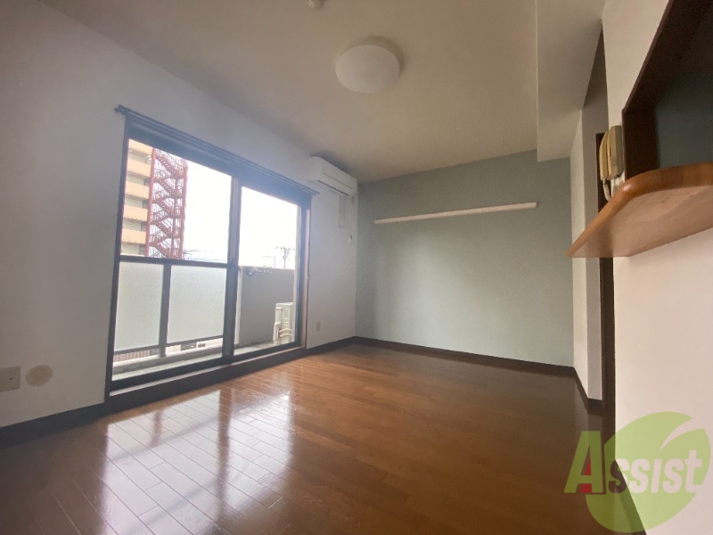 その他部屋・スペース　別の角度から洋室を撮影しました。落ち着きのある空間です。