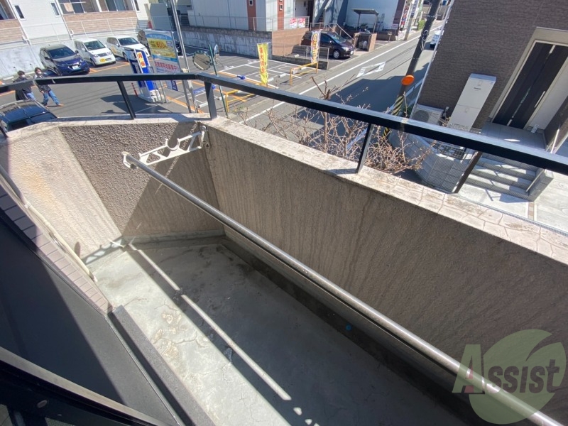 バルコニー　バルコニーがあるので洗濯物は外に干せそうですね～