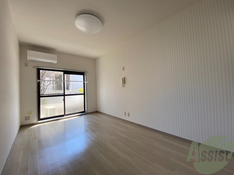 居室・リビング　９帖の洋室になります。伸び伸び出来そうですね。