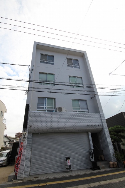 広島市西区古江新町のマンションの建物外観