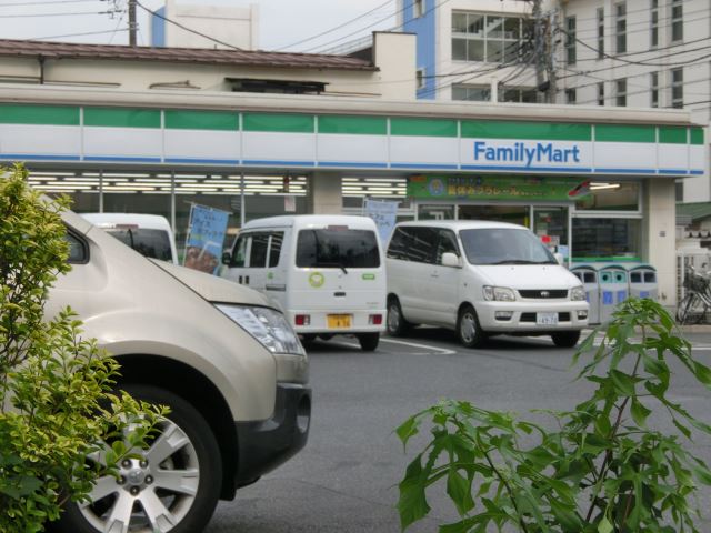 コンビニ　ファミリーマート（コンビニ）まで160m