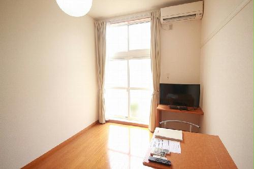 居室・リビング　備品や設備仕様は号室等により異なります現地をご確認下さい。