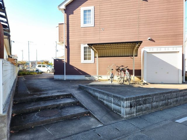 【柴田郡柴田町槻木駅西のアパートの駐車場】