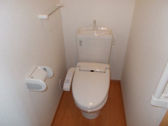 【富山市岩瀬白山町のアパートのトイレ】