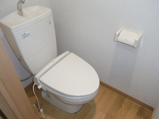 トイレ　トイレは暖房便座です。冬でもお尻がヒヤッとしません☆