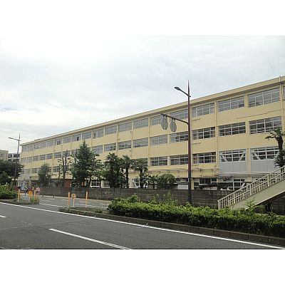 【北九州市小倉北区三郎丸のマンションの中学校】