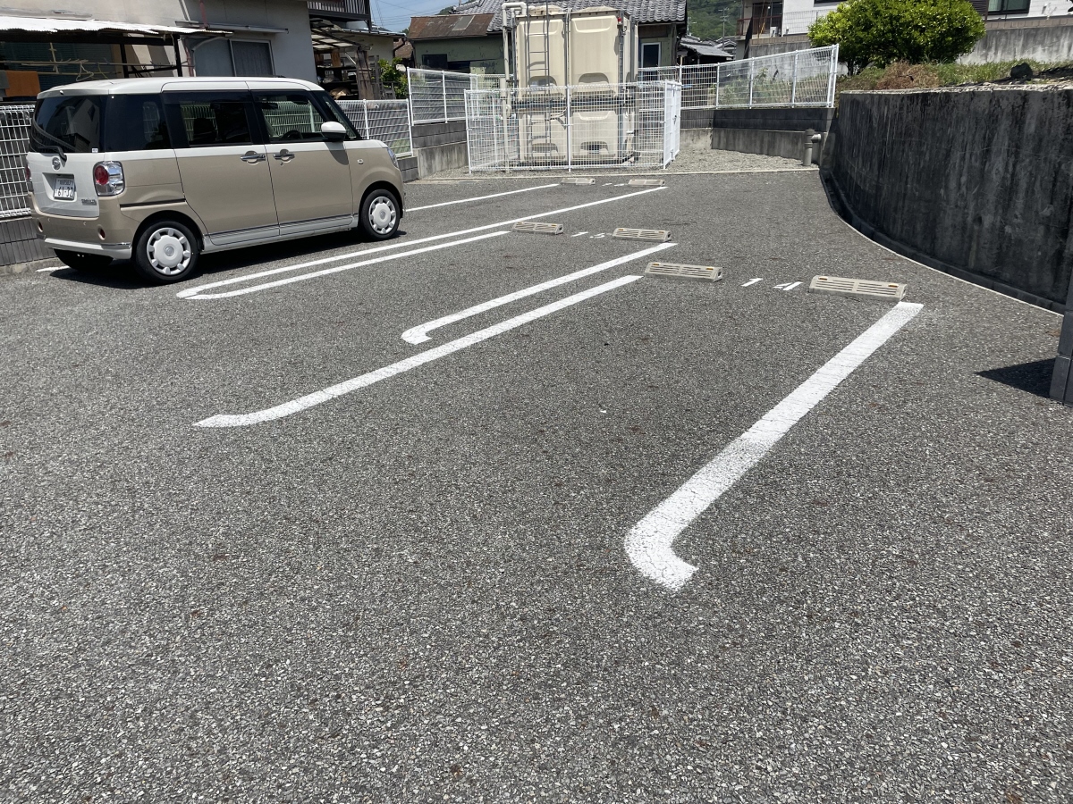 【姫路市北平野のアパートの駐車場】