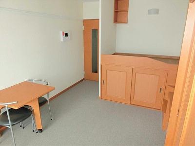 居室・リビング　カーペットのお部屋です